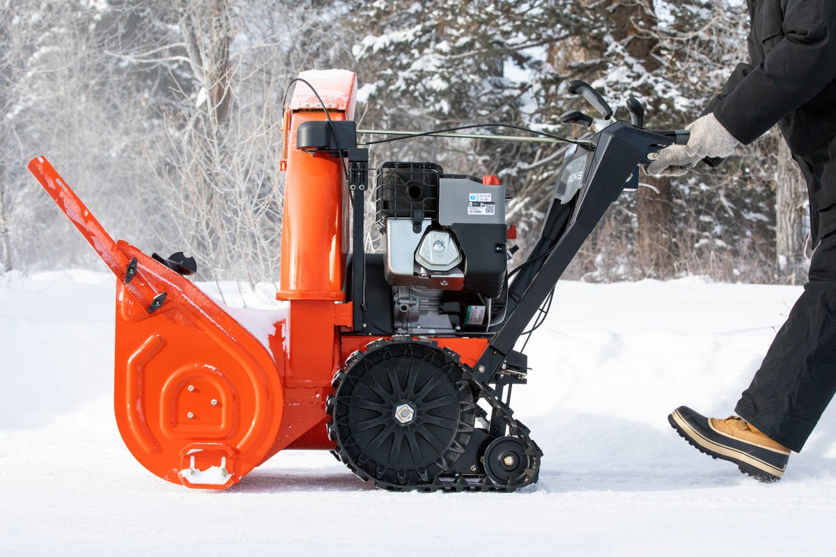 Выбираем снегоуборочные машины для дачи: бензиновые, электрические, аккумуляторные