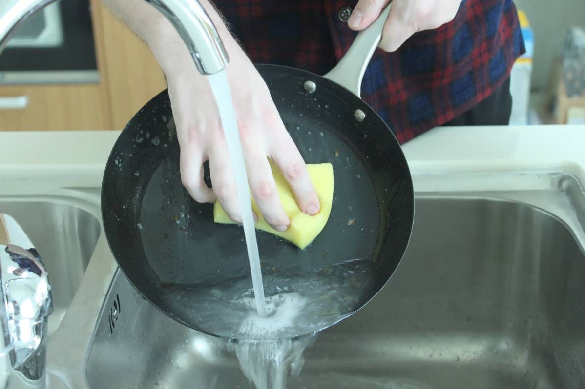 5 способов удалить нагар со стеклянной посуды