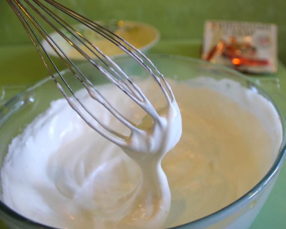 Сметанный классический густой крем из сметаны для торта рецепт с фото пошагово и видео - 1000.menu