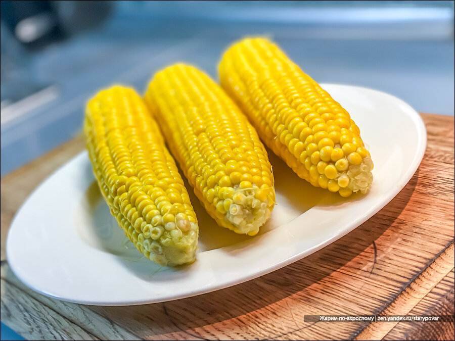 Сколько и как варить кукурузу, в том числе замороженную, и что можно из нее приготовить?