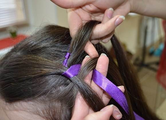 Коса с лентой: пошаговая схема плетения с фото