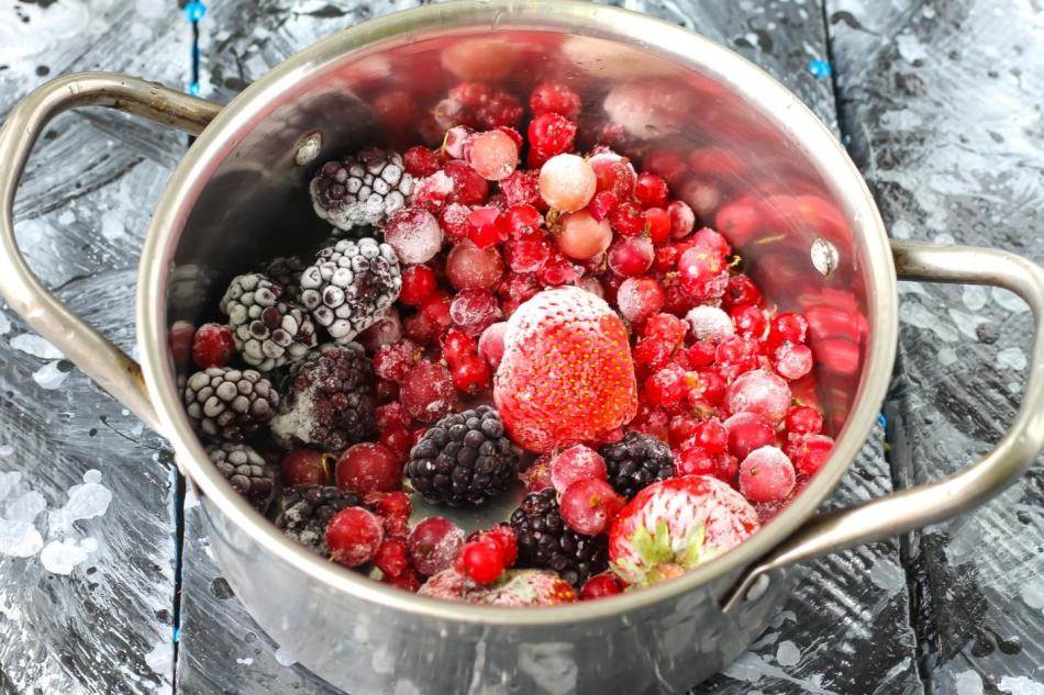 Как сварить вкусный компот из замороженных ягод и фруктов?