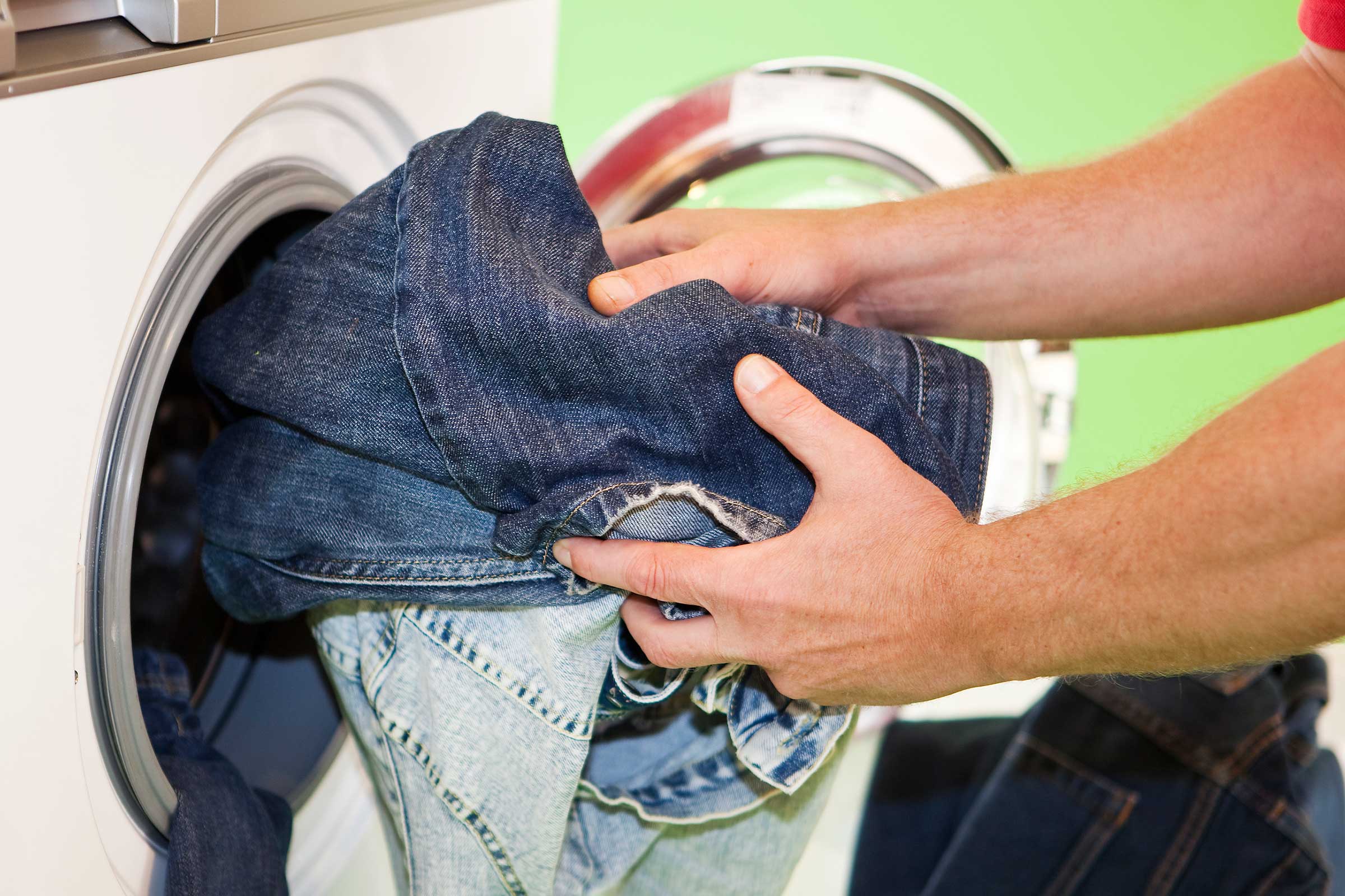 Как правильно стирать и ухаживать за джинсами, чтобы они прослужили как можно дольше
