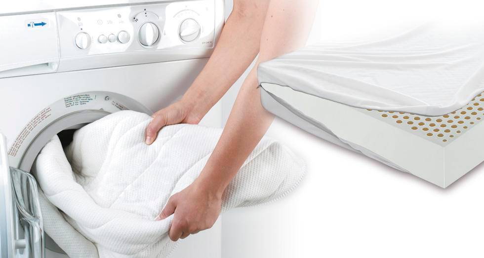 Как стирать наматрасник непромокаемый: можно ли обрабатывать в стиральной машине, каковы правила стирки руками, как сушить?