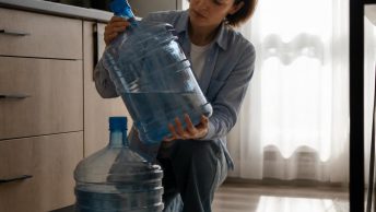 Вода в бутылях 19 л: изучаем состав и другие нюансы