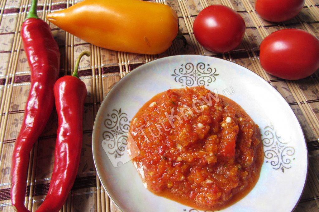 Аджика из помидор и чеснока - 5 классических рецептов на зиму