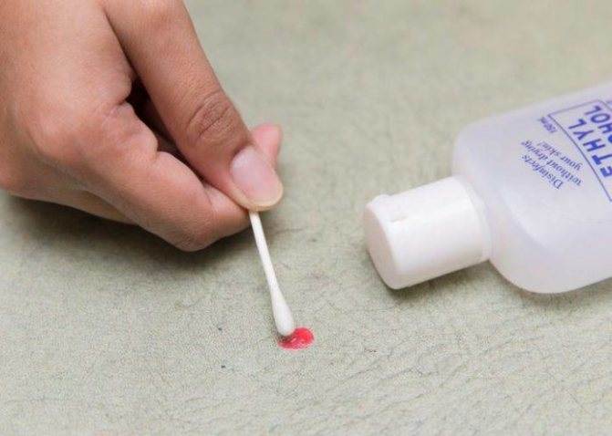 Как убрать лак для ногтей с одежды быстро, проверенные способы
