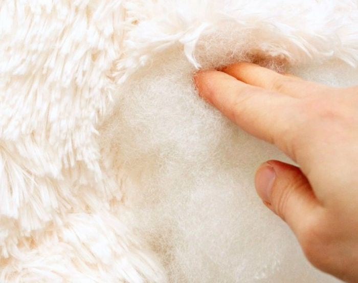 Как почистить белый мех на одежде?
