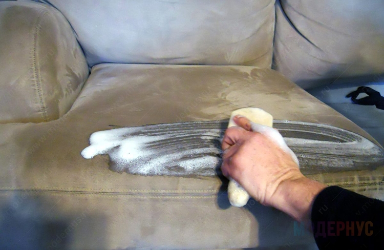 Как почистить кожаный диван в домашних условиях