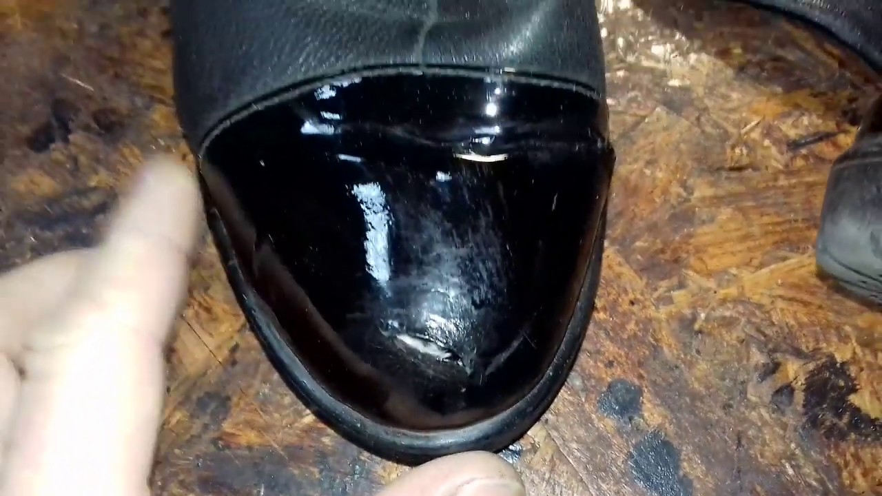 Как удалить царапины с кожаной обуви