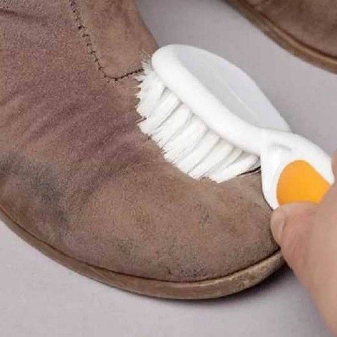 Как вывести пятно с замшевой обуви: советы профессионалов