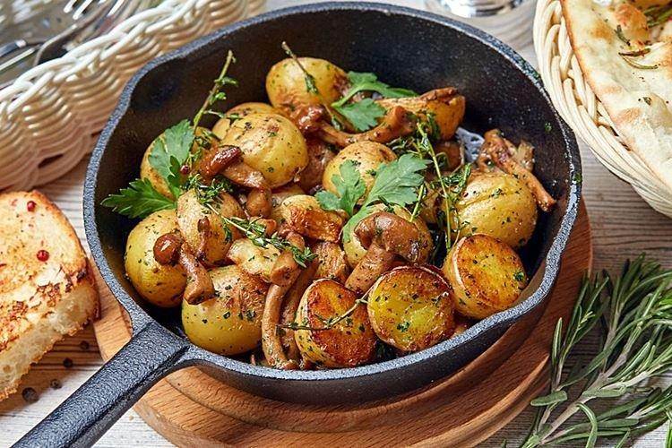 Жареная картошка с грибами шампиньонами на сковороде (6 шагов приготовления); как выбрать шампиньоны для жарки
