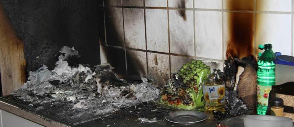 Рекомендации по уборке после пожара в квартире — как убрать запахи