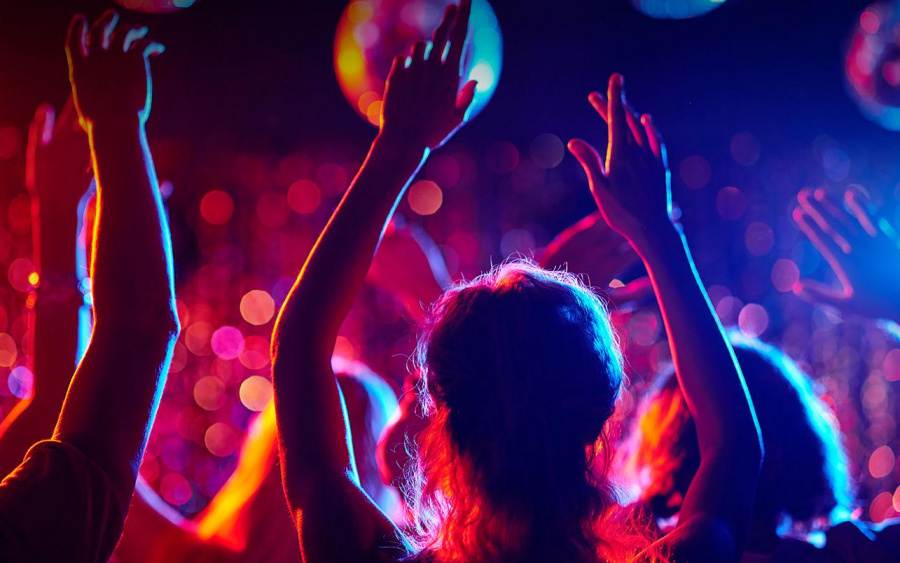 Как девушке танцевать в клубе: почувствуй себя королевой :: syl.ru