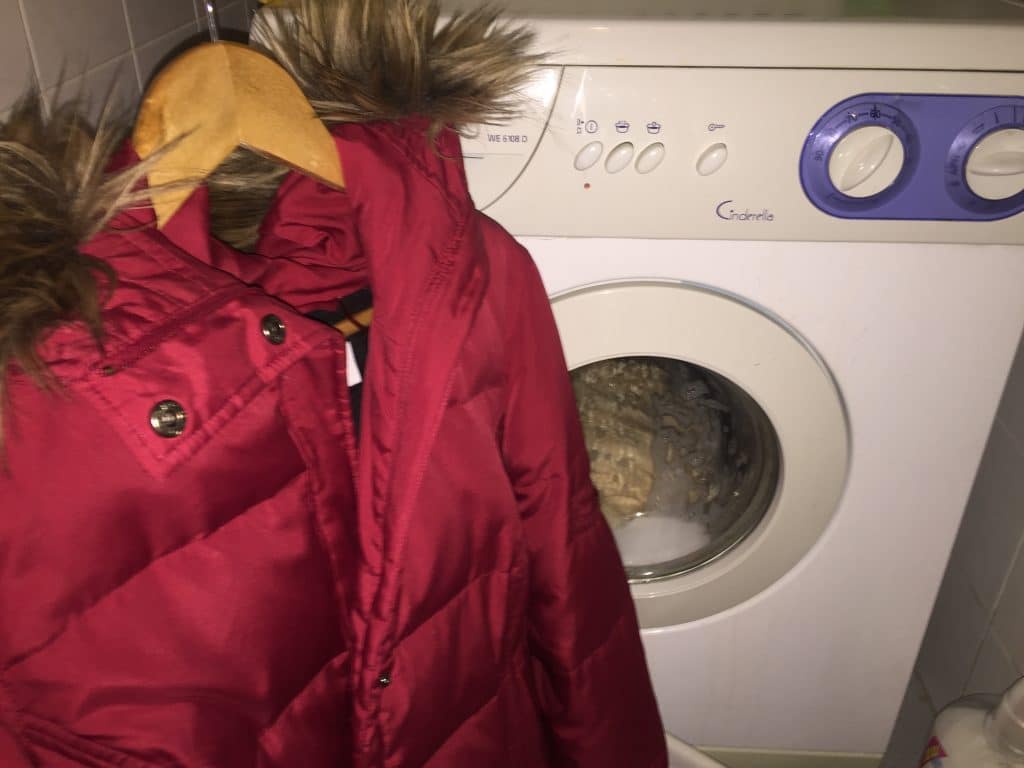 Как стирать куртку на синтепоне в стиральной машине-автомат?
