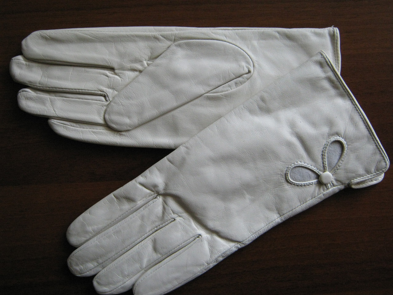 Как почистить кожаные перчатки в домашних условиях: средства и способы