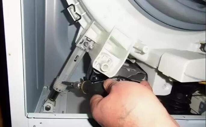 ?как заменить амортизатор на стиральной машине?