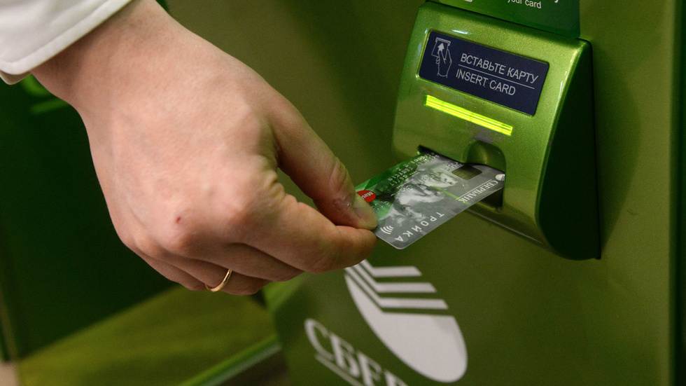 Как положить деньги на карту через банкомат