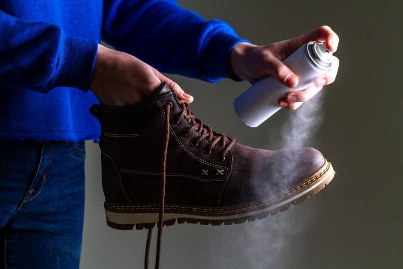 Способы чистки замшевой обуви в домашних условиях