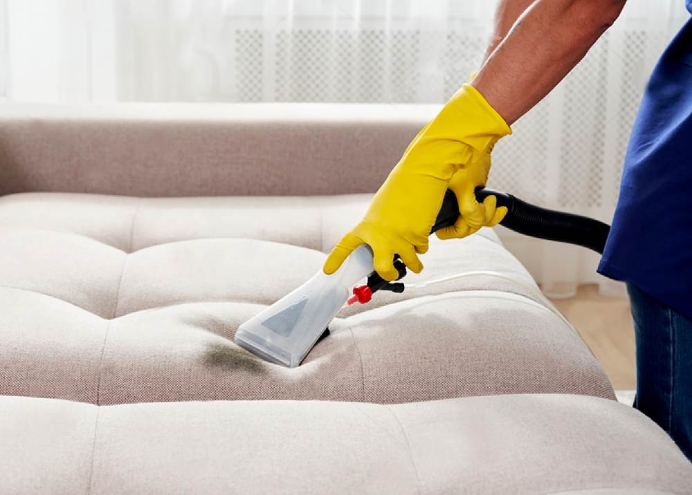 Чистка мягкой мебели в домашних условиях