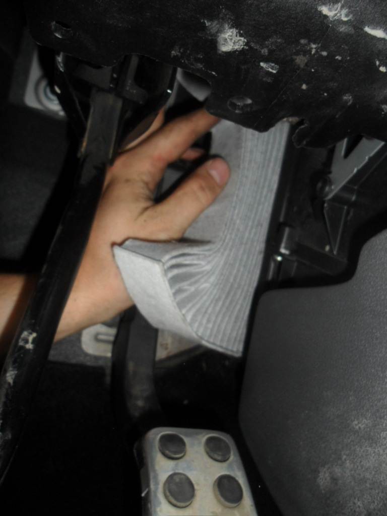 Форд фокус 2: замена салонного фильтра своими руками