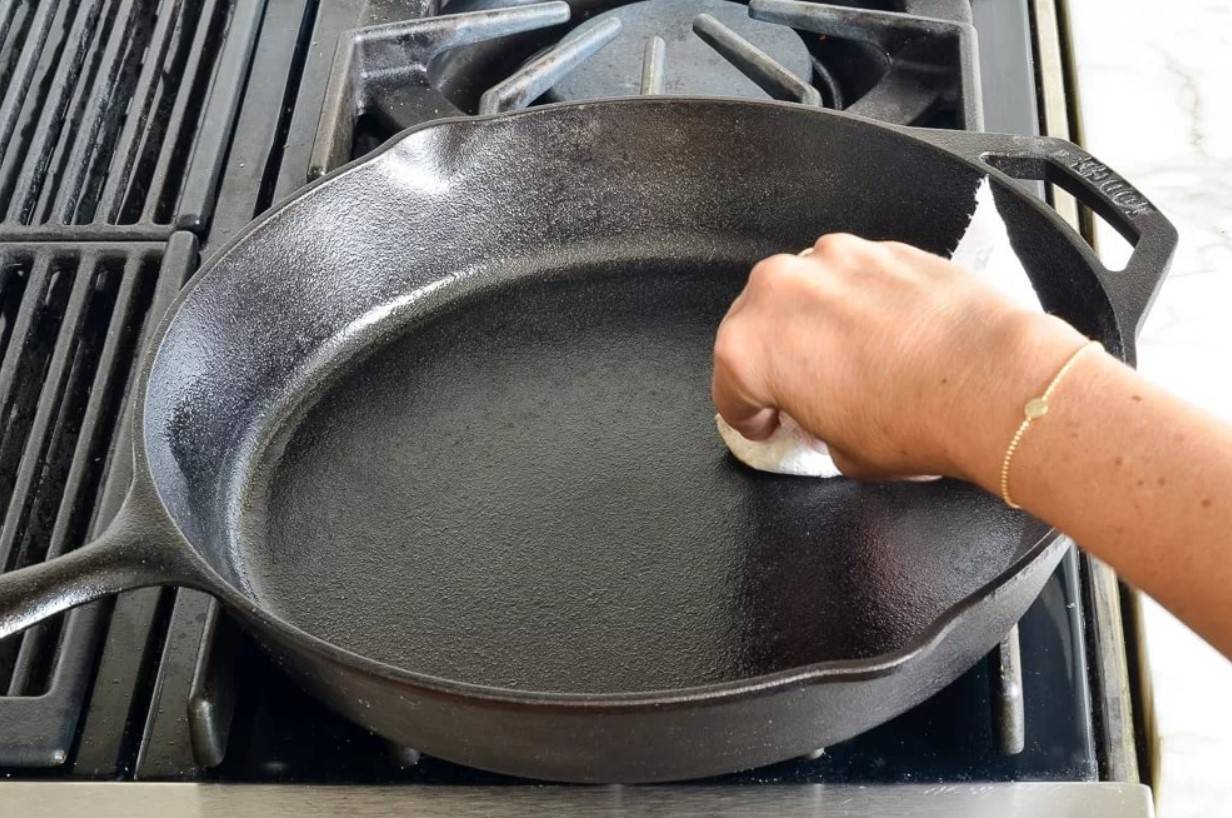Как прокалить чугунную сковороду перед первым использованием – едана