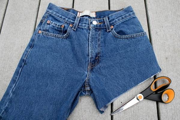 Как обрезать джинсы под шорты — инструкция по обрезке мужских и женских джинс под шорты | шорты — статьи на тему этого популярного вида одежды