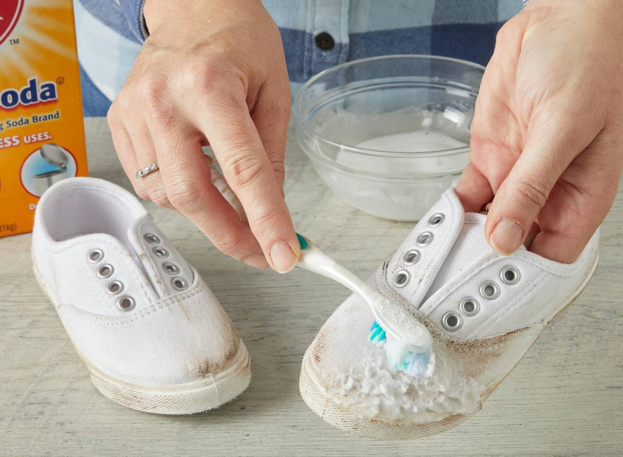 Чем чистить белую кожаную обувь в домашних условиях?
