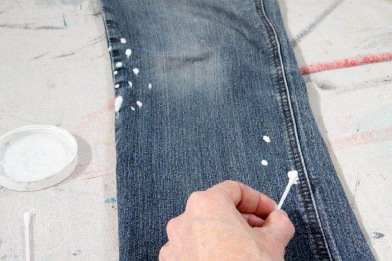 Можно ли перекрасить синие джинсы в черные. лучшие методы покраски джинс в черный цвет в домашних условиях
