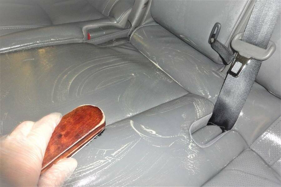 Как убрать жевательную резинку с сиденья автомобиля?