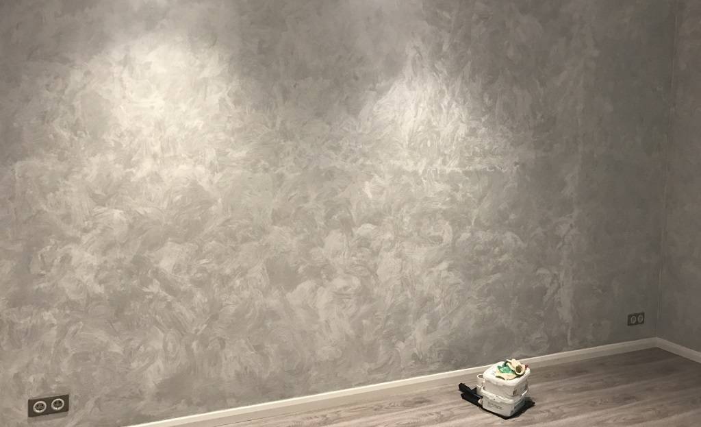 Декоративная краска для стен с эффектом песка — интересные варианты в интерьере