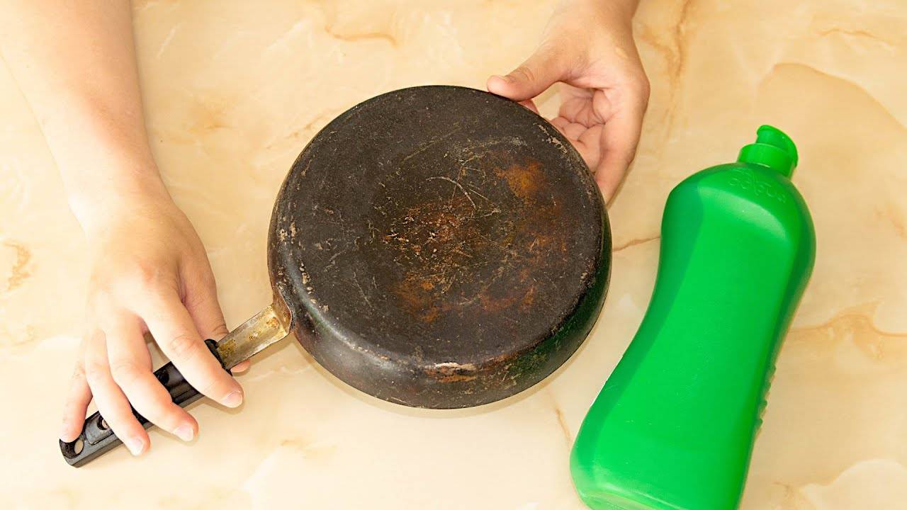 Чистка сковороды от нагара в домашних условиях народными средствами