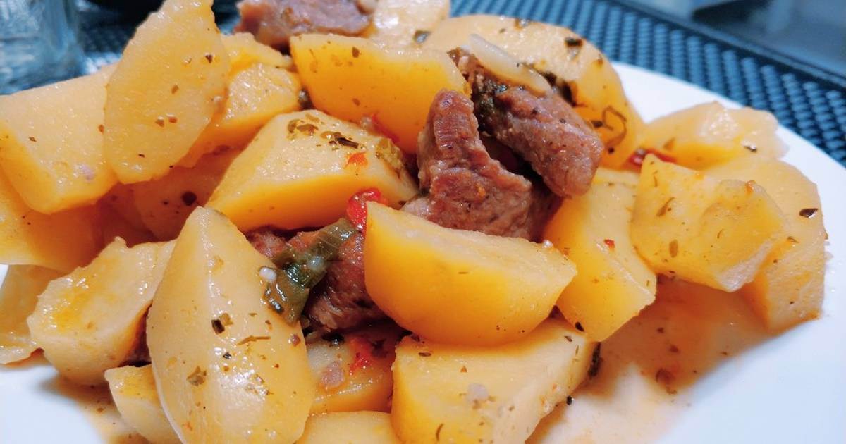 Как потушить вкусную картошку с мясом: лучшие рецепты
