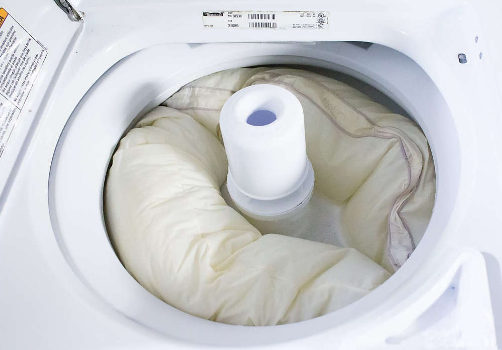 Как правильно стирать подушки в стиральной машине