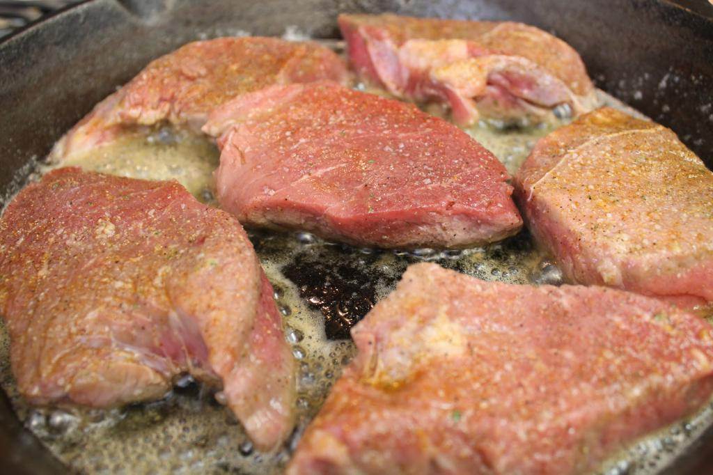 Вкусная свинина жареная на сковороде — 5 простых рецептов приготовления