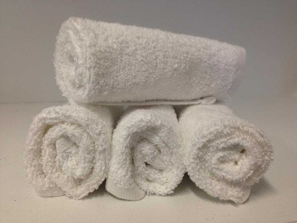 Как стирать махровые полотенца, чтобы они оставались мягкими?