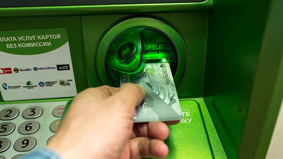 Как правильно вставлять карту в банкомат сбербанка: особенности процедуры