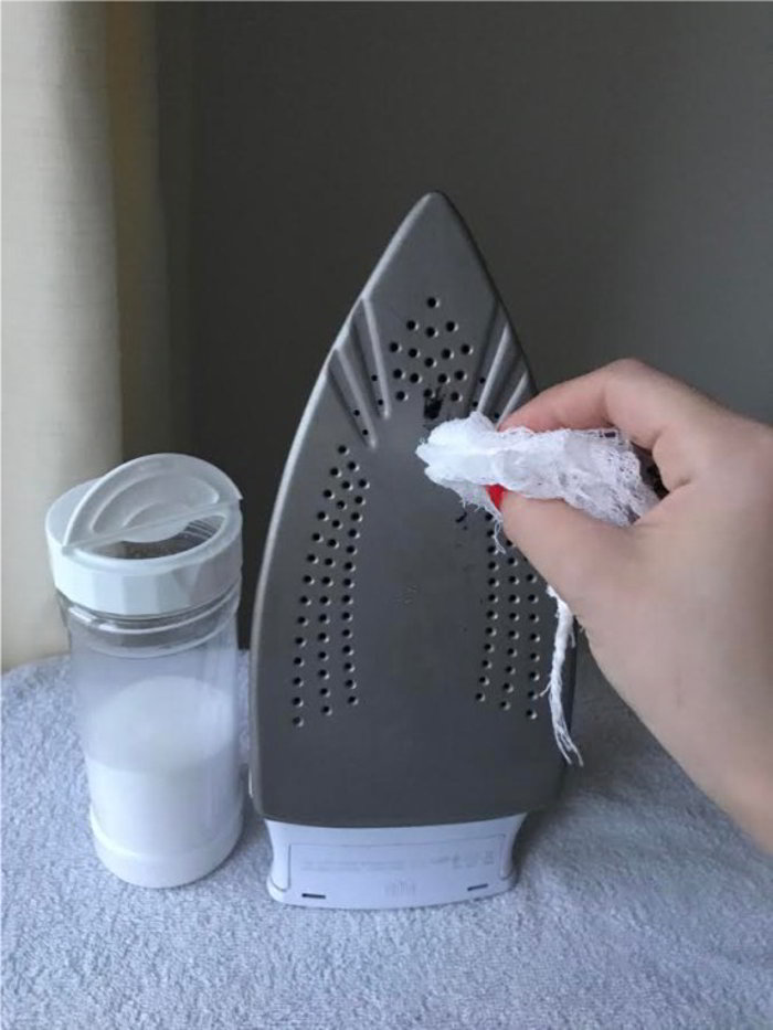 Как очистить утюг от пригоревшей ткани в домашних условиях: 8 способов