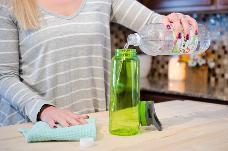 Действенные способы, как убрать запах из пластиковой бутылки для воды