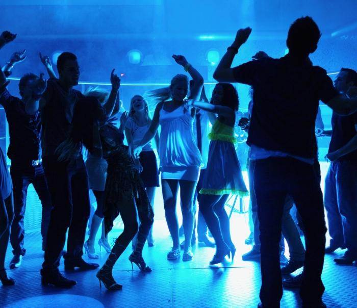 Элементарные движения для танца в клубе. как научиться танцевать в клубе – советы и видео уроки