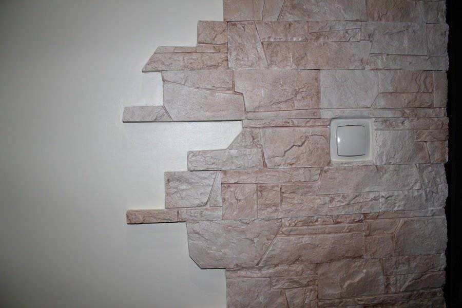 Декоративный камень на стену: особенности укладки, виды камня, дизайн в интерьере