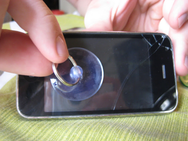 Как самостоятельно снять защитное стекло не повредив экран смартфона