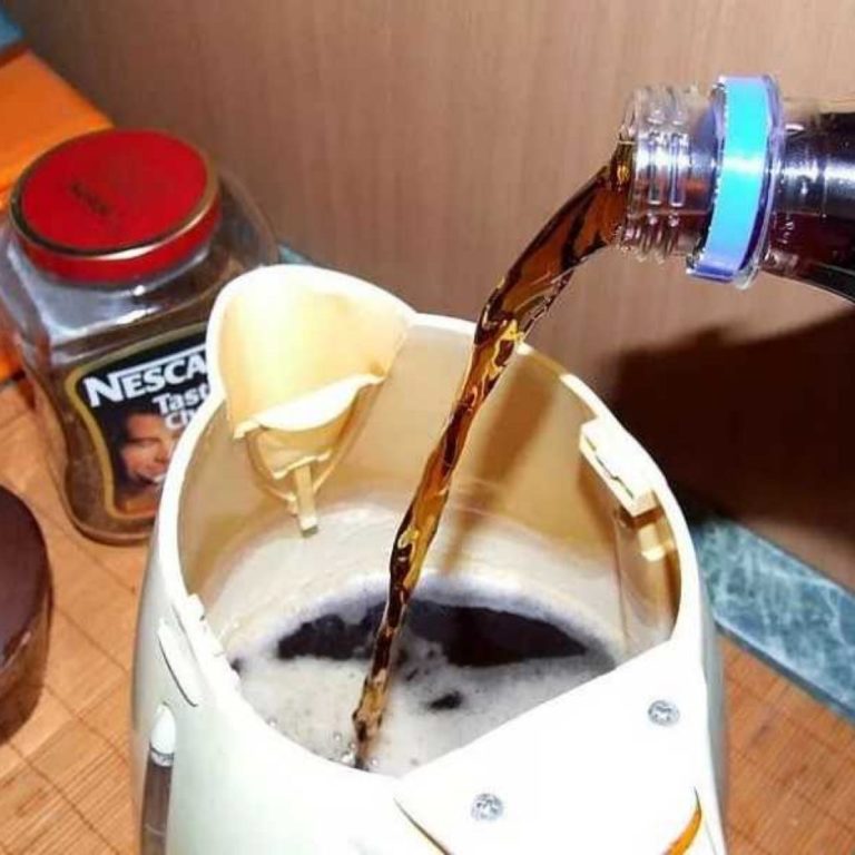 Убрать накипь в чайнике кока-колой: можно ли и как очистить с помощью газированного напитка, как отмыть другими средствами?