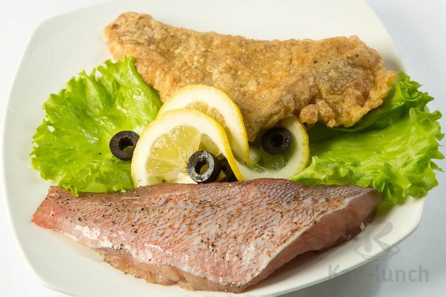 Жареный морской окунь на сковороде: 9 домашних блюд