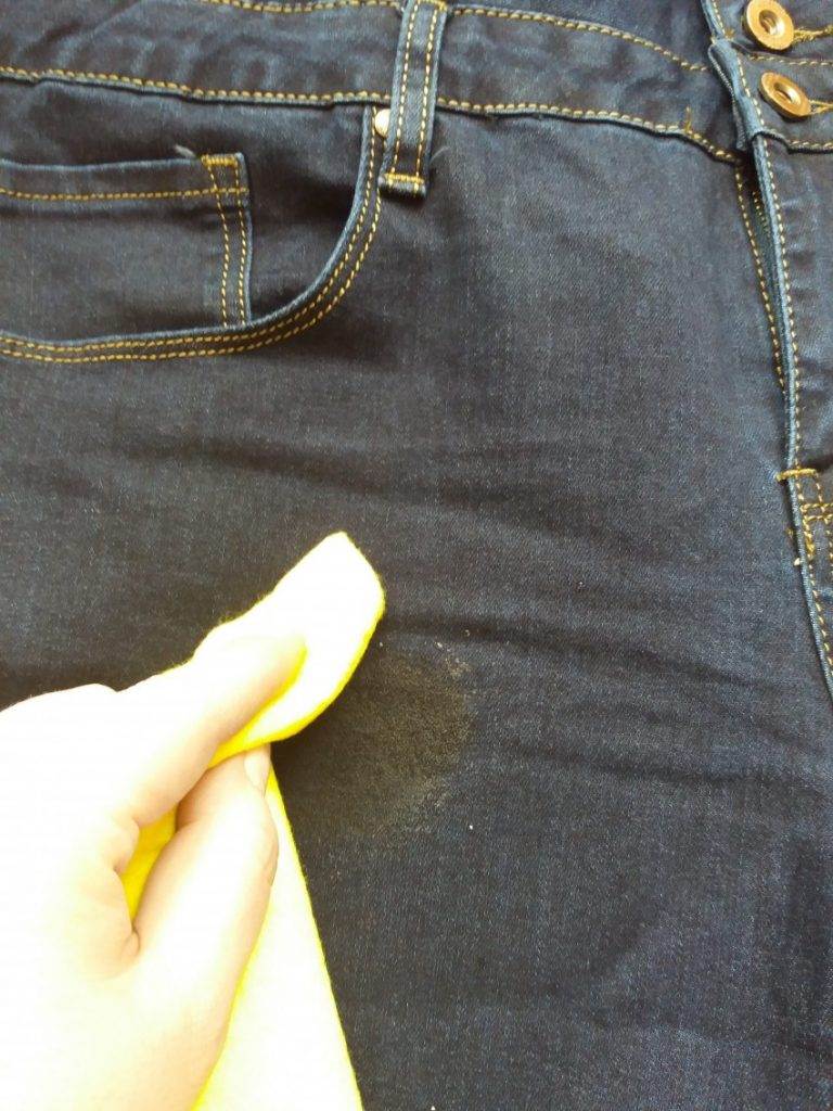 Как вывести жирное пятно на джинсах: 12 способов 