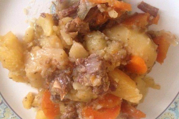 Как приготовить вкусную картошку с тушенкой по рецепту с фото