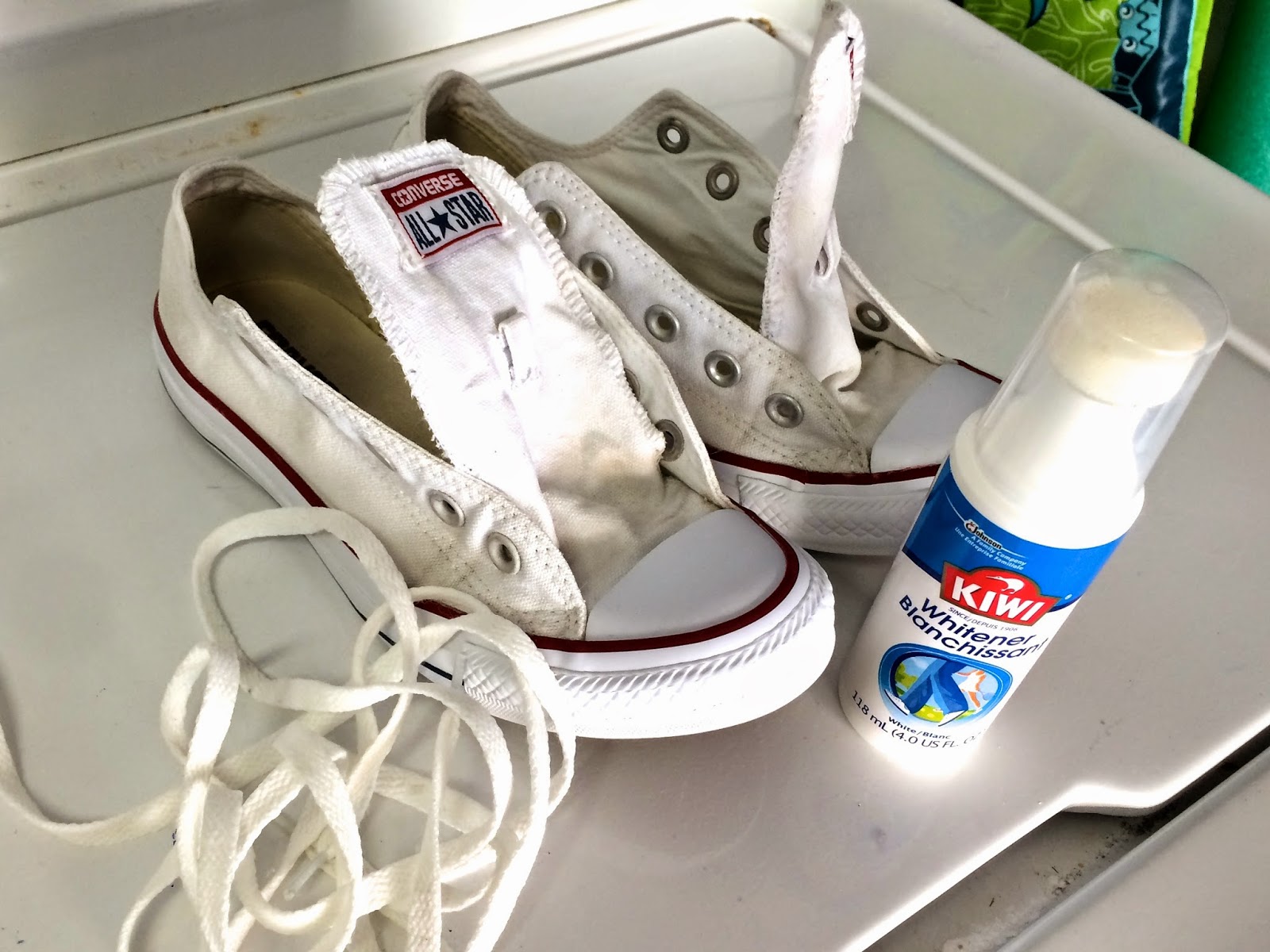 Как очистить белую подошву кроссовок в домашних условиях от желтизны и грязи