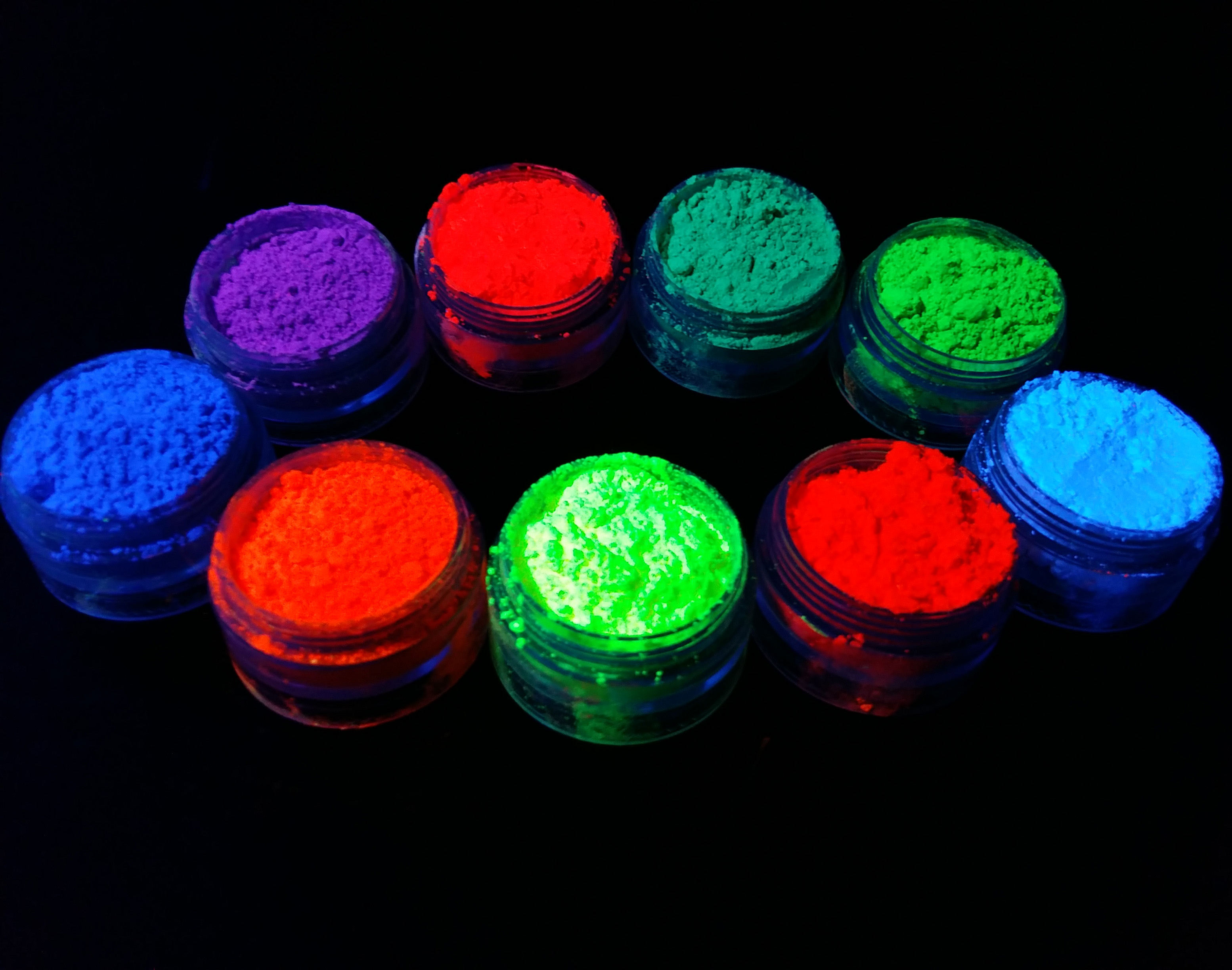 Люминесцентная краска: фотолюминесцентные покрытия и другие, инструкция как сделать, видео и фото
люминесцентная краска: фотолюминесцентные покрытия и другие, инструкция как сделать, видео и фото