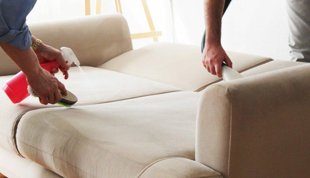 Чем и как в домашних условиях почистить диван от грязи и запаха: без разводов, быстро и недорого