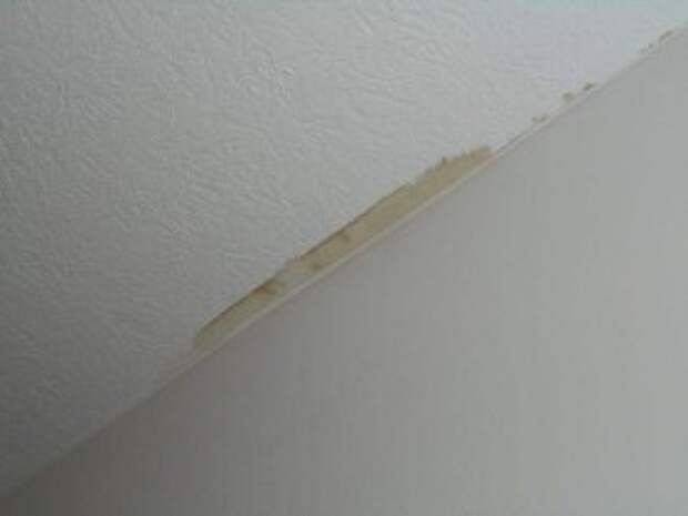 Как убрать подтеки на потолке